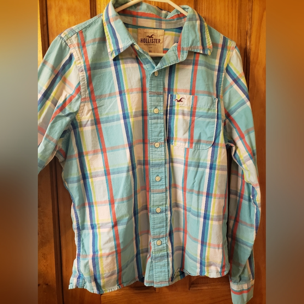 Hollister plaid button down-blue